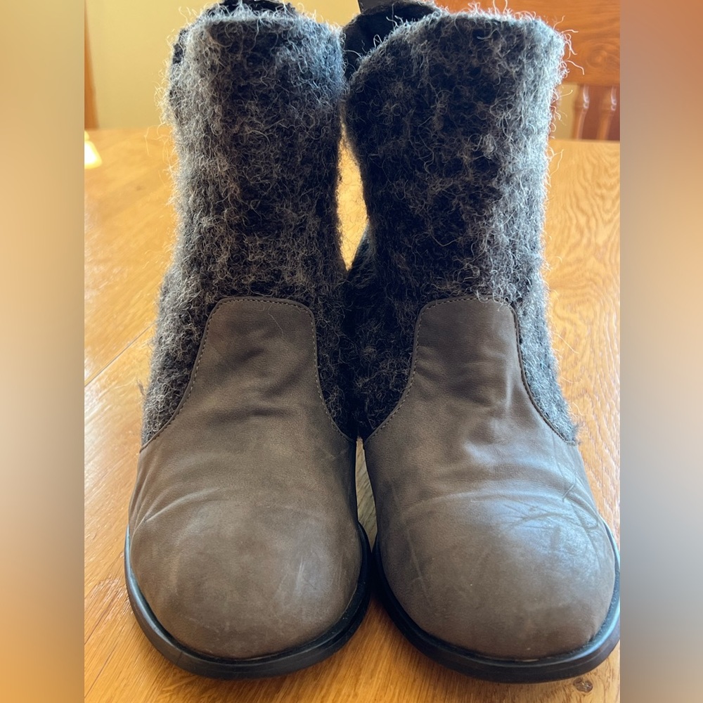 Beautiful Mukluks booties